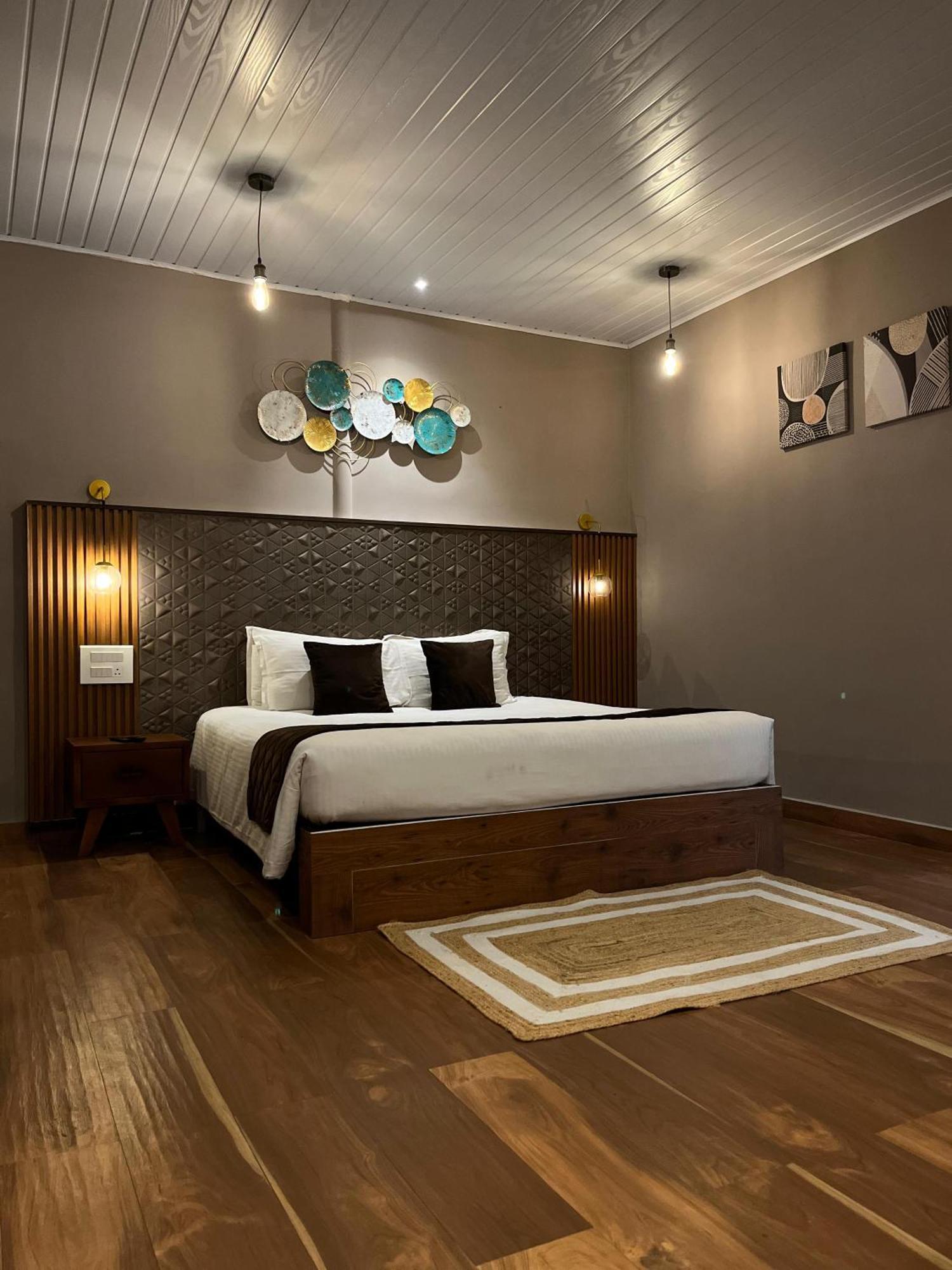 Misty Courtyard Resort Chinnakanal Luaran gambar