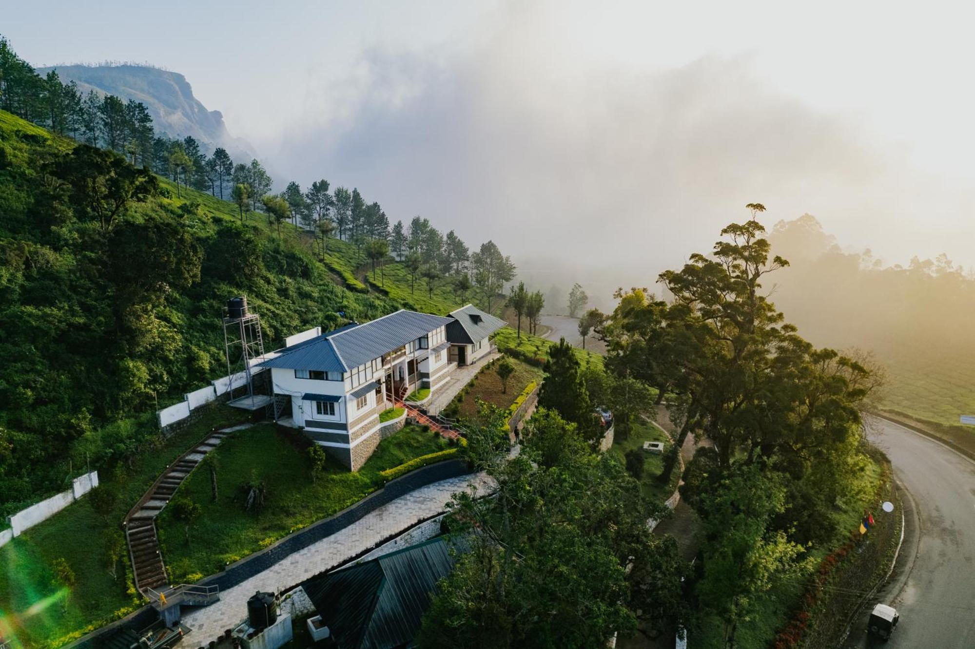 Misty Courtyard Resort Chinnakanal Luaran gambar